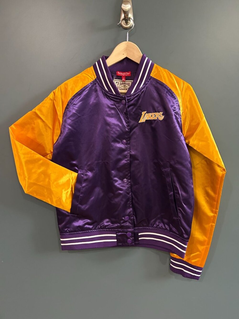 NWT Small LA Lakers Heavyweight Satin Jacket NBA Mitchell & Ness MSRP $110